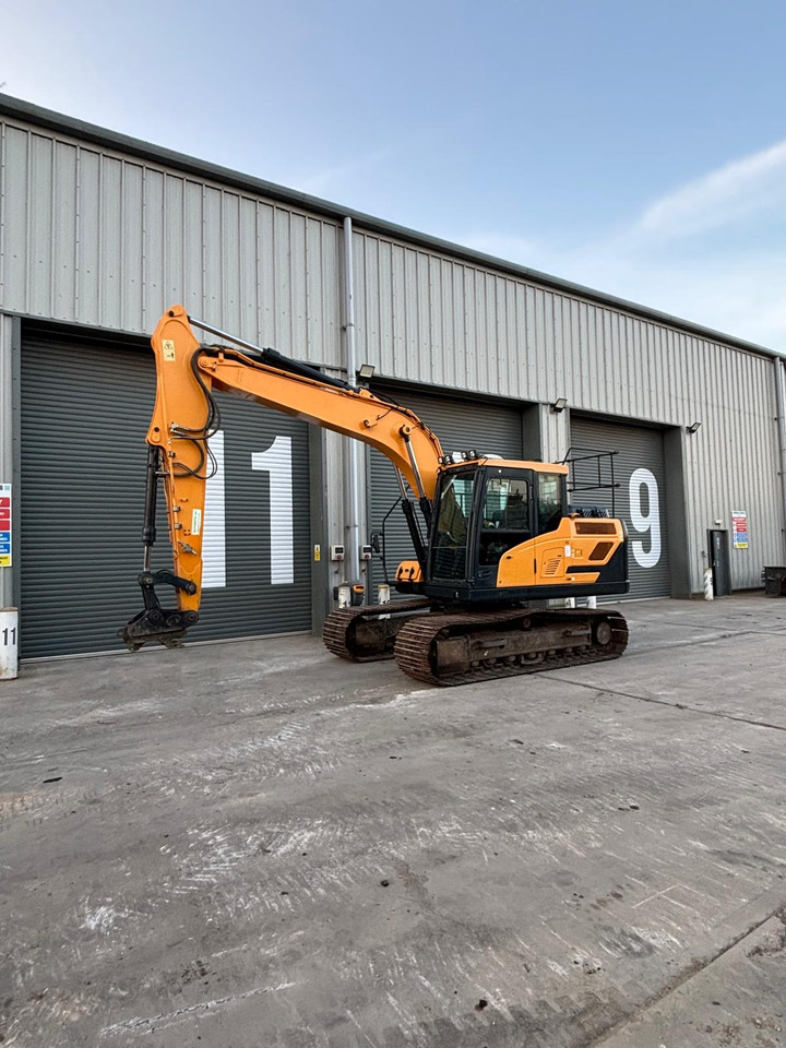 Hyundai HX140L - Crawler excavator: picture 1 Hyundai HX140L - Crawler excavator: picture 1