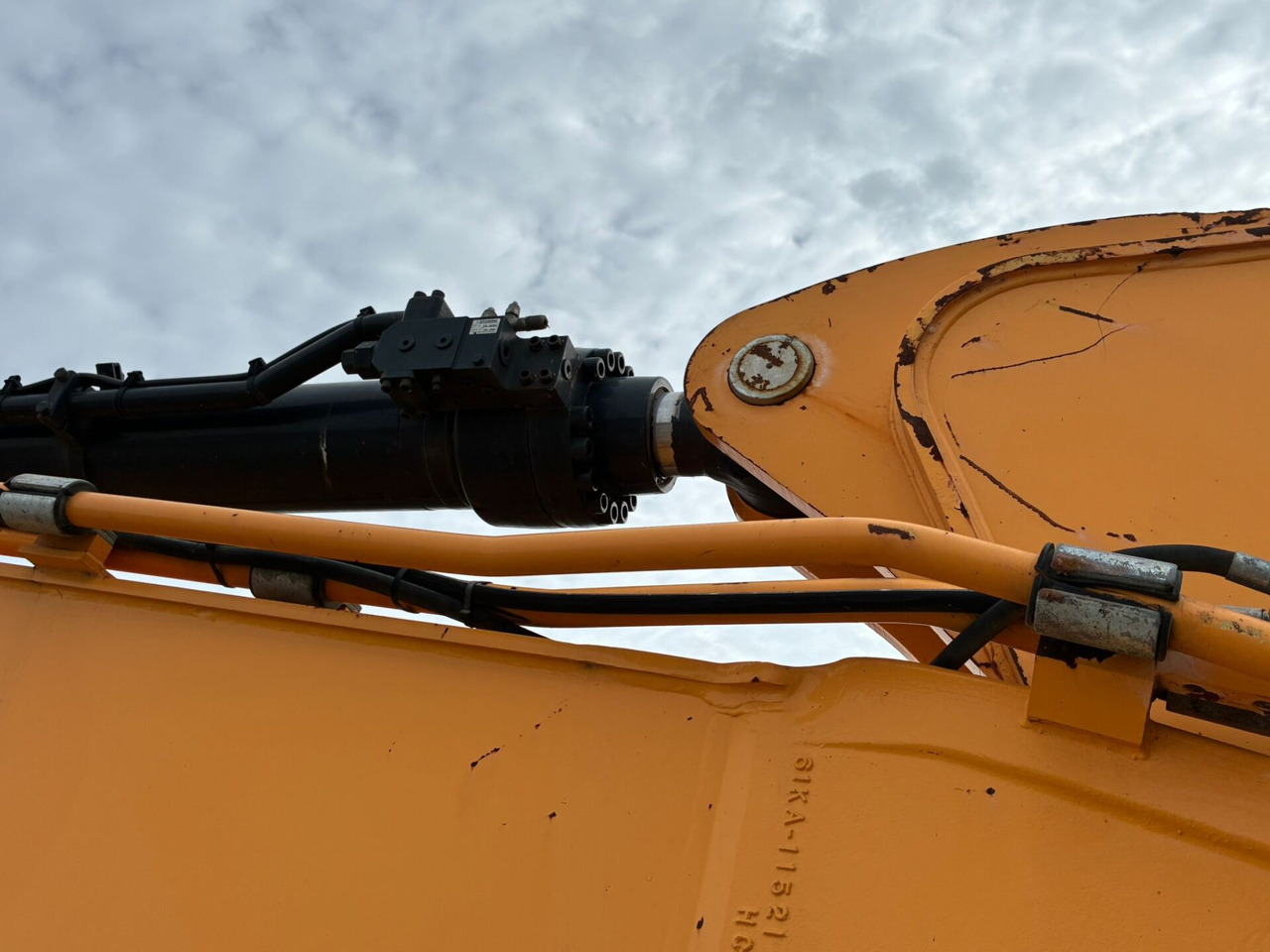 Crawler excavator Hyundai HX380: picture 12