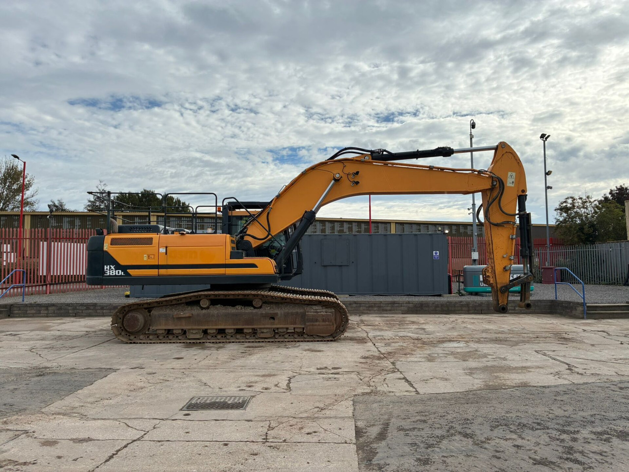 Crawler excavator Hyundai HX380: picture 6