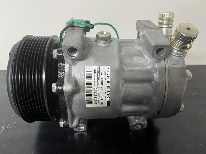 Liebherr - A/C compressor: picture 2 Liebherr - A/C compressor: picture 2