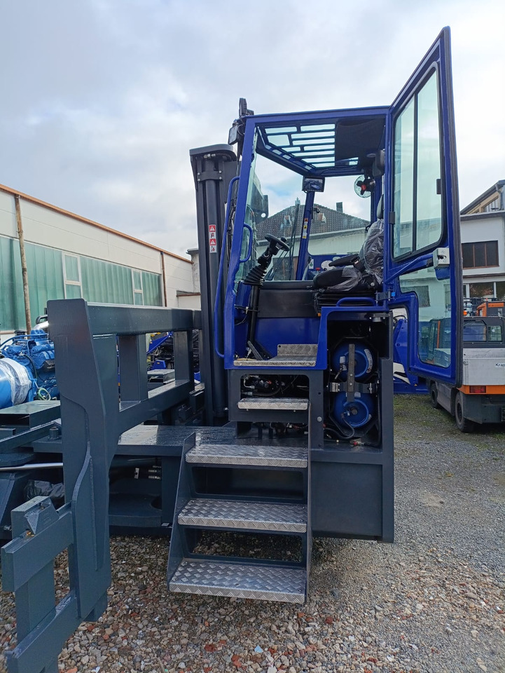 COMBILIFT C14000J - 4-way reach truck: picture 3 COMBILIFT C14000J - 4-way reach truck: picture 3