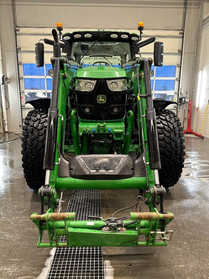 John Deere 6155 R - Farm tractor: picture 5 John Deere 6155 R - Farm tractor: picture 5