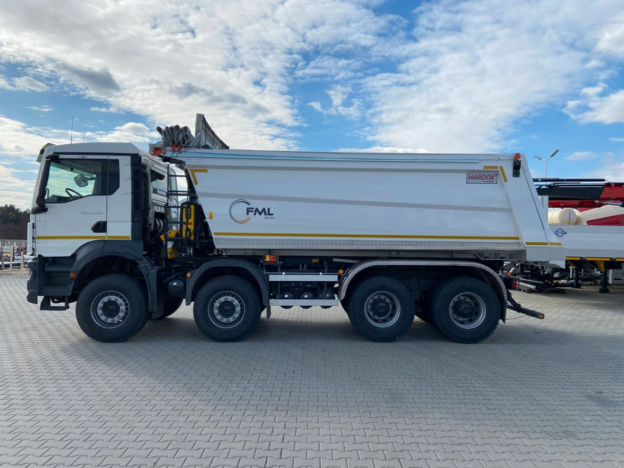 MAN TGS 41.400 8x4 EURO2 AUTOMAT TIPPER CR. SYSTEM - Tipper: picture 3 MAN TGS 41.400 8x4 EURO2 AUTOMAT TIPPER CR. SYSTEM - Tipper: picture 3