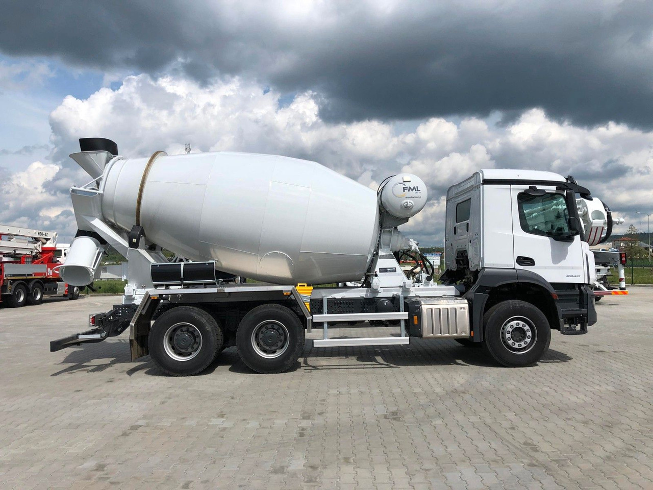 Concrete mixer truck Mercedes-Benz AROCS 2640 FML 8M3: picture 6