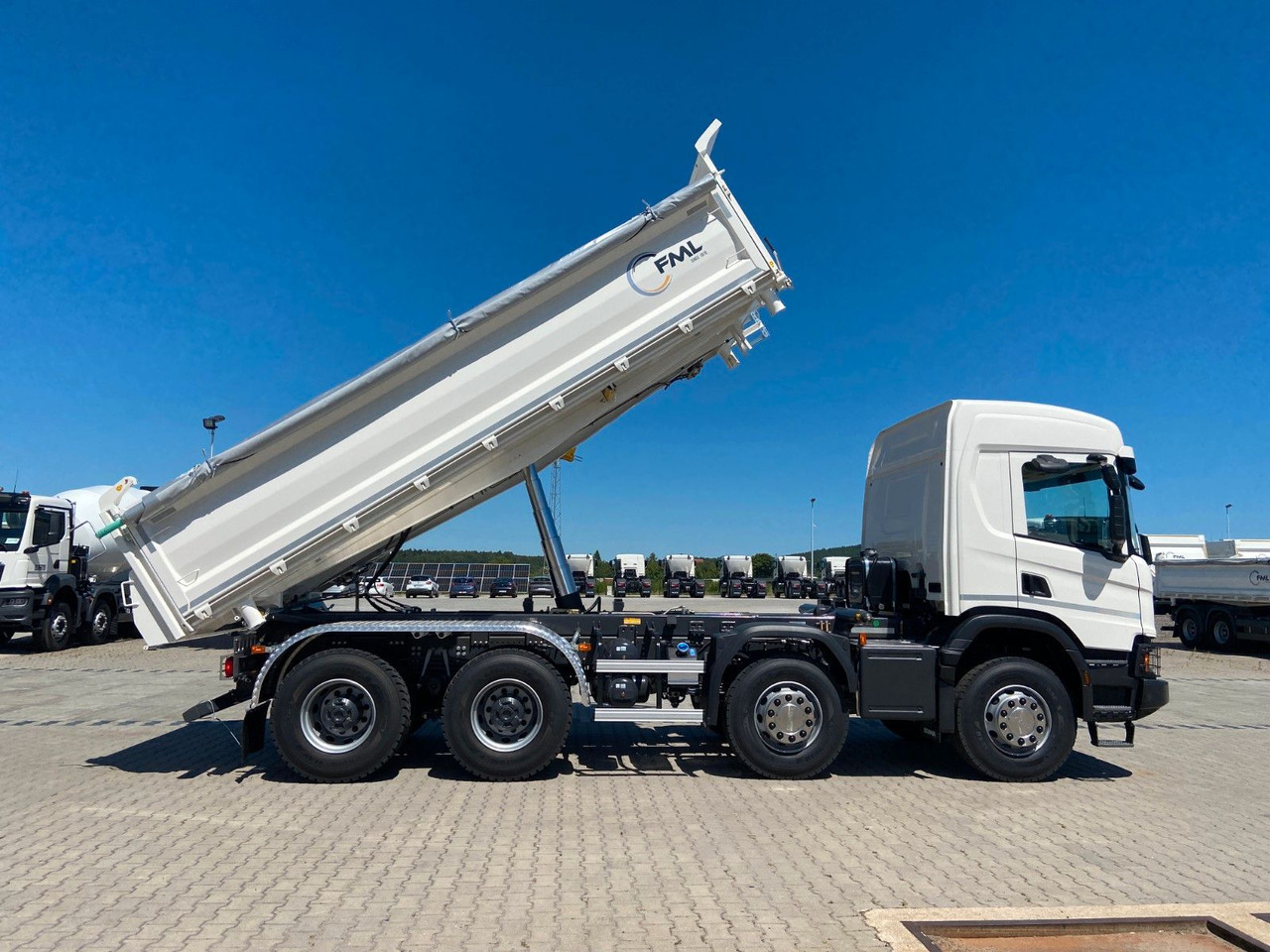 Tipper Scania P420 8x4 FML DREISEITENKIPPER: picture 8