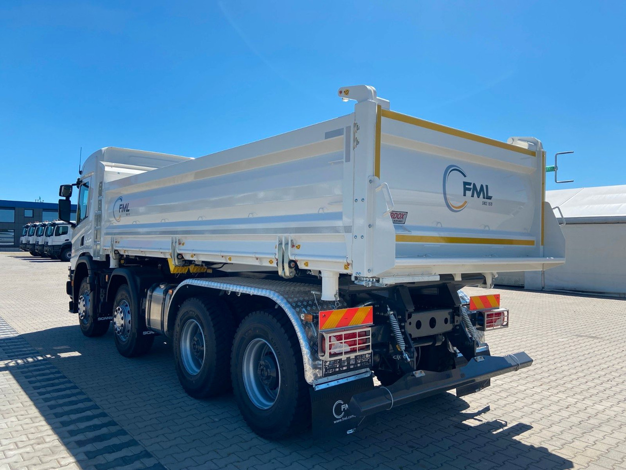 Tipper Scania P420 8x4 FML DREISEITENKIPPER: picture 6