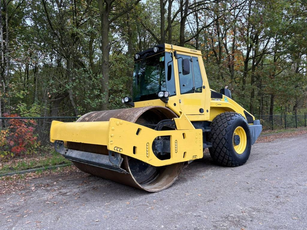 Bomag BW 213 D H-4 i - Compactor: picture 1 Bomag BW 213 D H-4 i - Compactor: picture 1