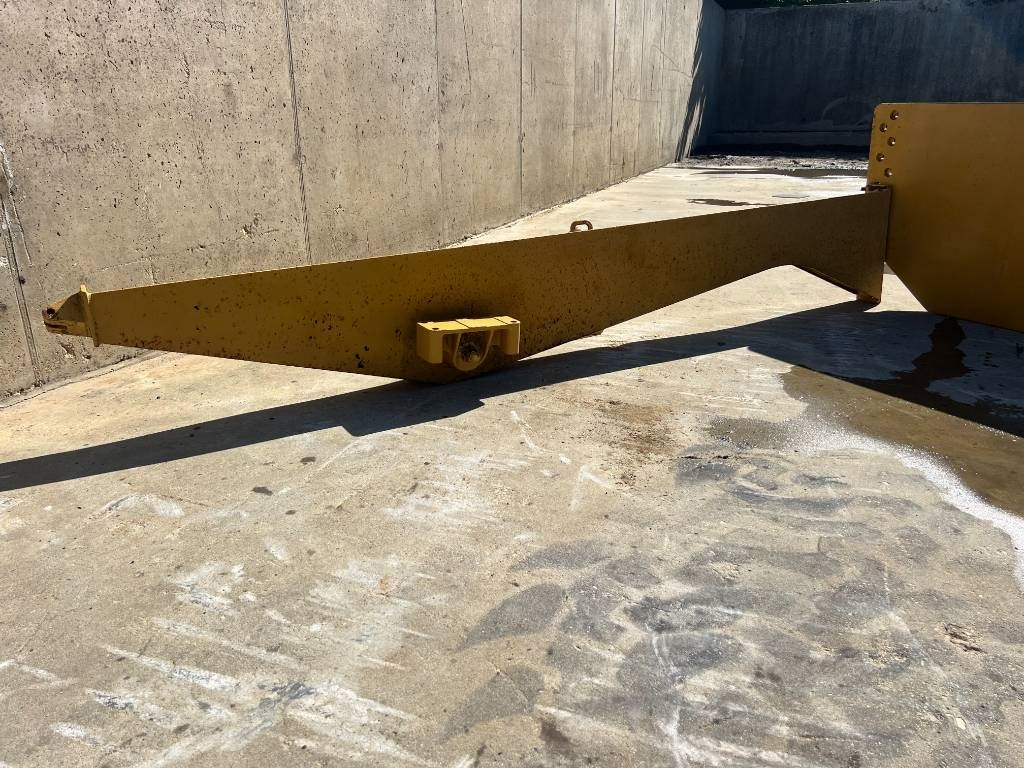 CAT 735 - Body and exterior for Construction machinery: picture 5 CAT 735 - Body and exterior for Construction machinery: picture 5