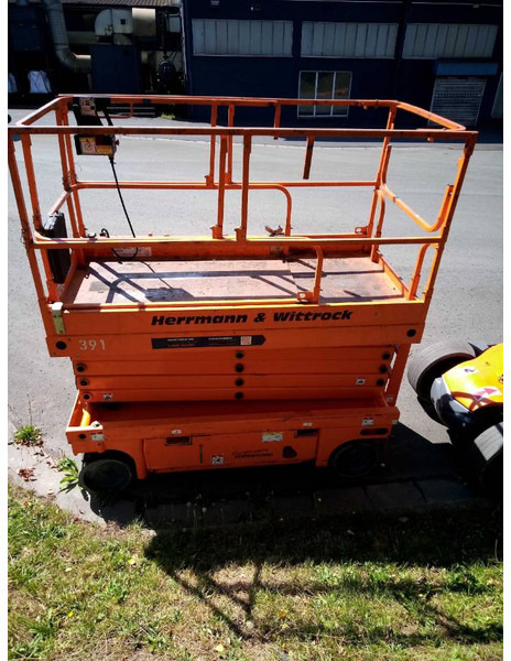 Haulotte Compact 14 - Scissor lift: picture 4 Haulotte Compact 14 - Scissor lift: picture 4