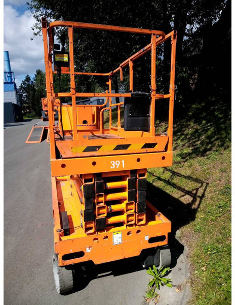 Haulotte Compact 14 - Scissor lift: picture 2 Haulotte Compact 14 - Scissor lift: picture 2