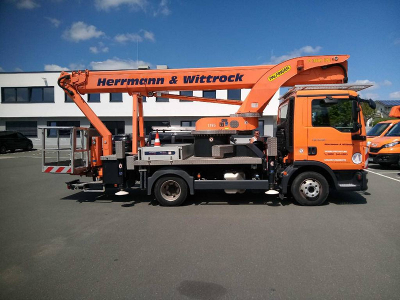 Palfinger P 300 KS - Truck mounted aerial platform: picture 2 Palfinger P 300 KS - Truck mounted aerial platform: picture 2