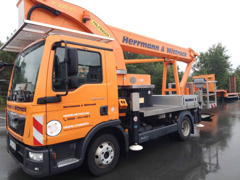 Palfinger P 300 KS - Truck mounted aerial platform: picture 1 Palfinger P 300 KS - Truck mounted aerial platform: picture 1
