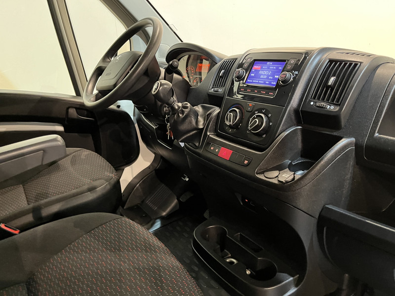Peugeot Boxer 335 2.2 BlueHDi 165 L4 Bakwagen / Dhollandia Laadklep / Euro 6 / Airco / Cruise Control / 3-Zits / BPM VRIJ !! - Box van: picture 3 Peugeot Boxer 335 2.2 BlueHDi 165 L4 Bakwagen / Dhollandia Laadklep / Euro 6 / Airco / Cruise Control / 3-Zits / BPM VRIJ !! - Box van: picture 3