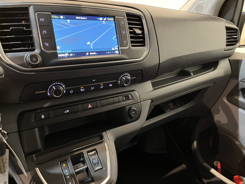 Lease a Peugeot e-Expert L2 Premium 75 kWh Servicebus / Van den Born Inrichting / 100% Elektrisch / Airco / Camera / Cruise Control / Navigatie / CarPlay / 12.400 KM !! Peugeot e-Expert L2 Premium 75 kWh Servicebus / Van den Born Inrichting / 100% Elektrisch / Airco / Camera / Cruise Control / Navigatie / CarPlay / 12.400 KM !!: picture 5