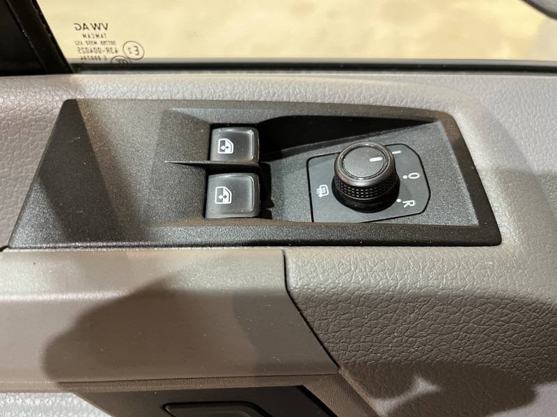 Small van Volkswagen Crafter 2.0 TDI L3H3 / Euro 6 / Airco / Cruise Control / 3-Zits / 67.200 KM !! / BPM VRIJ !!: picture 8