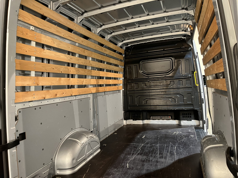 Small van Volkswagen Crafter 2.0 TDI L3H3 / Euro 6 / Airco / Cruise Control / 3-Zits / 67.200 KM !! / BPM VRIJ !!: picture 9