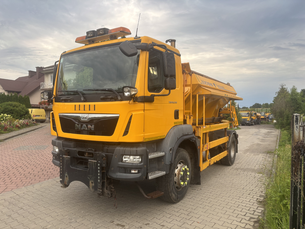 MAN TGM 18.250 4X4BB GRITTER/SPREADER/PLOUGH - Snow removal vehicle: picture 1 MAN TGM 18.250 4X4BB GRITTER/SPREADER/PLOUGH - Snow removal vehicle: picture 1