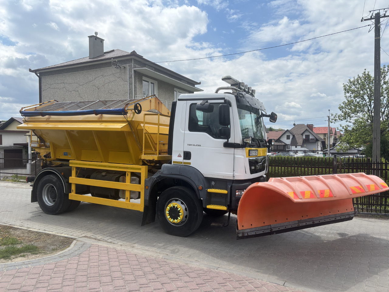 MAN TGM 18.290 4X4BB GRITTER/SPREADER PLOUGH ECON - Snow removal vehicle: picture 2 MAN TGM 18.290 4X4BB GRITTER/SPREADER PLOUGH ECON - Snow removal vehicle: picture 2