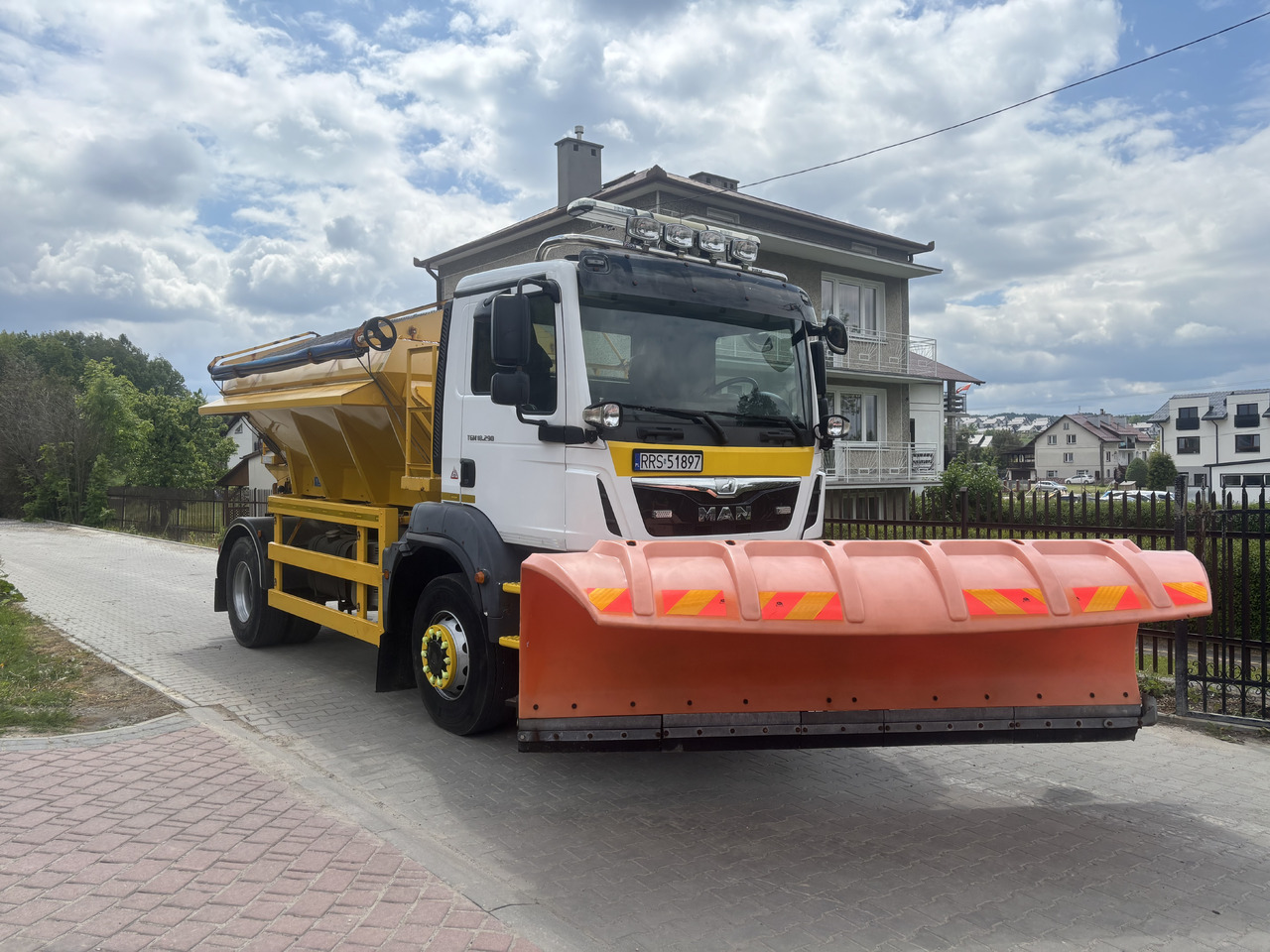 MAN TGM 18.290 4X4BB GRITTER/SPREADER PLOUGH ECON - Snow removal vehicle: picture 1 MAN TGM 18.290 4X4BB GRITTER/SPREADER PLOUGH ECON - Snow removal vehicle: picture 1