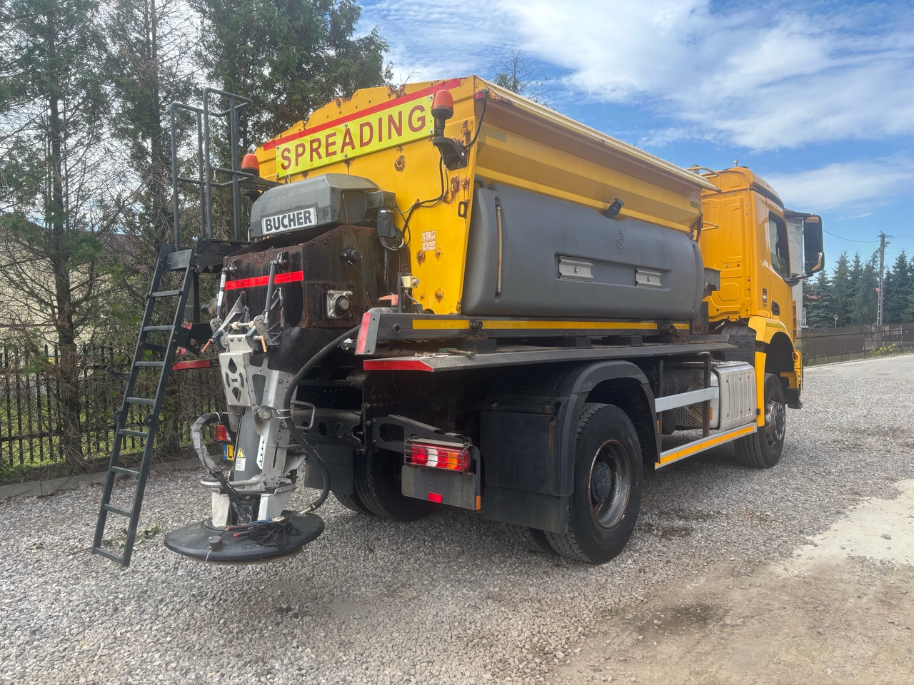 MERCEDES AROCS 1824 4x4BB GRITTER/SPREADER/PLOUGH - Snow removal vehicle: picture 2 MERCEDES AROCS 1824 4x4BB GRITTER/SPREADER/PLOUGH - Snow removal vehicle: picture 2