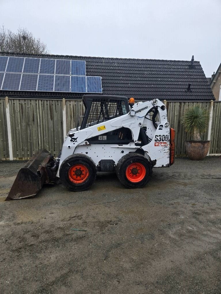 Skid steer loader Bobcat S 300: picture 1