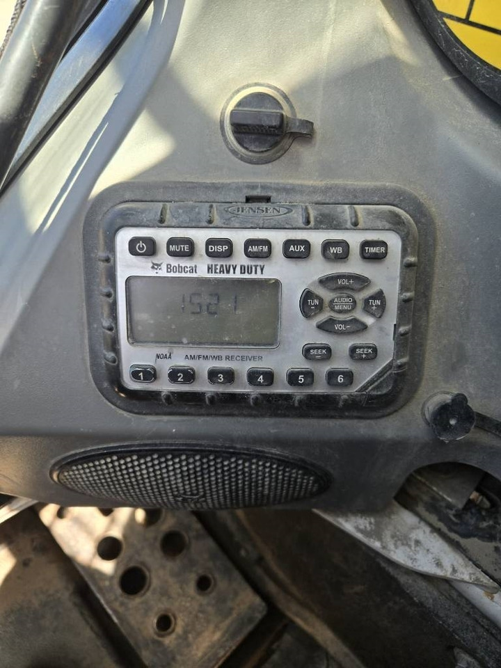 Skid steer loader Bobcat T 650: picture 15