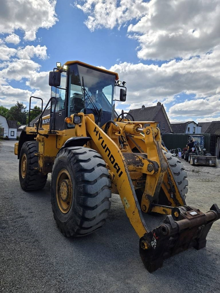 Hyundai HL 757-7 - Wheel loader: picture 5 Hyundai HL 757-7 - Wheel loader: picture 5