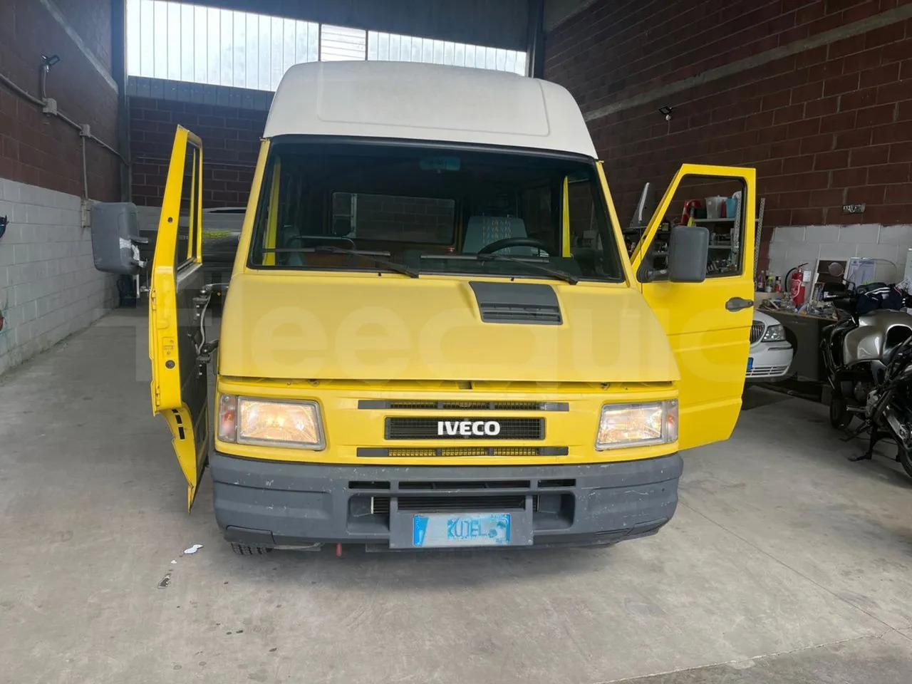 Iveco Daily - School bus: picture 2 Iveco Daily - School bus: picture 2