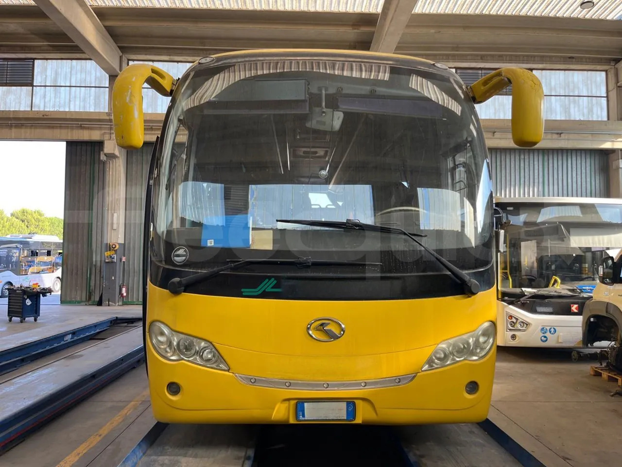 King Long XMQ6800 - Coach: picture 2 King Long XMQ6800 - Coach: picture 2