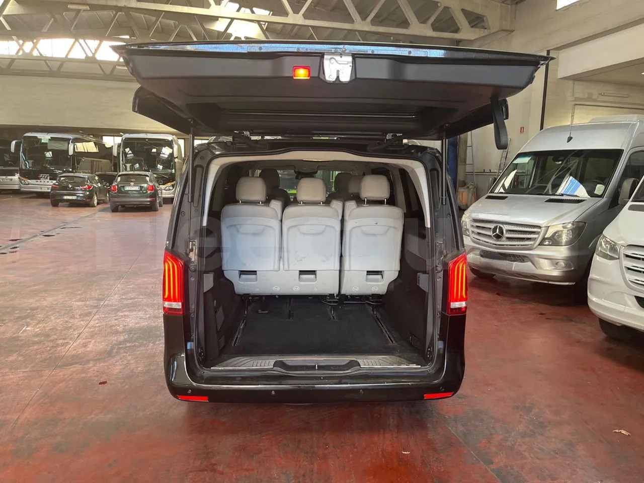 Mercedes-Benz Viano - Minibus, Passenger van: picture 5 Mercedes-Benz Viano - Minibus, Passenger van: picture 5