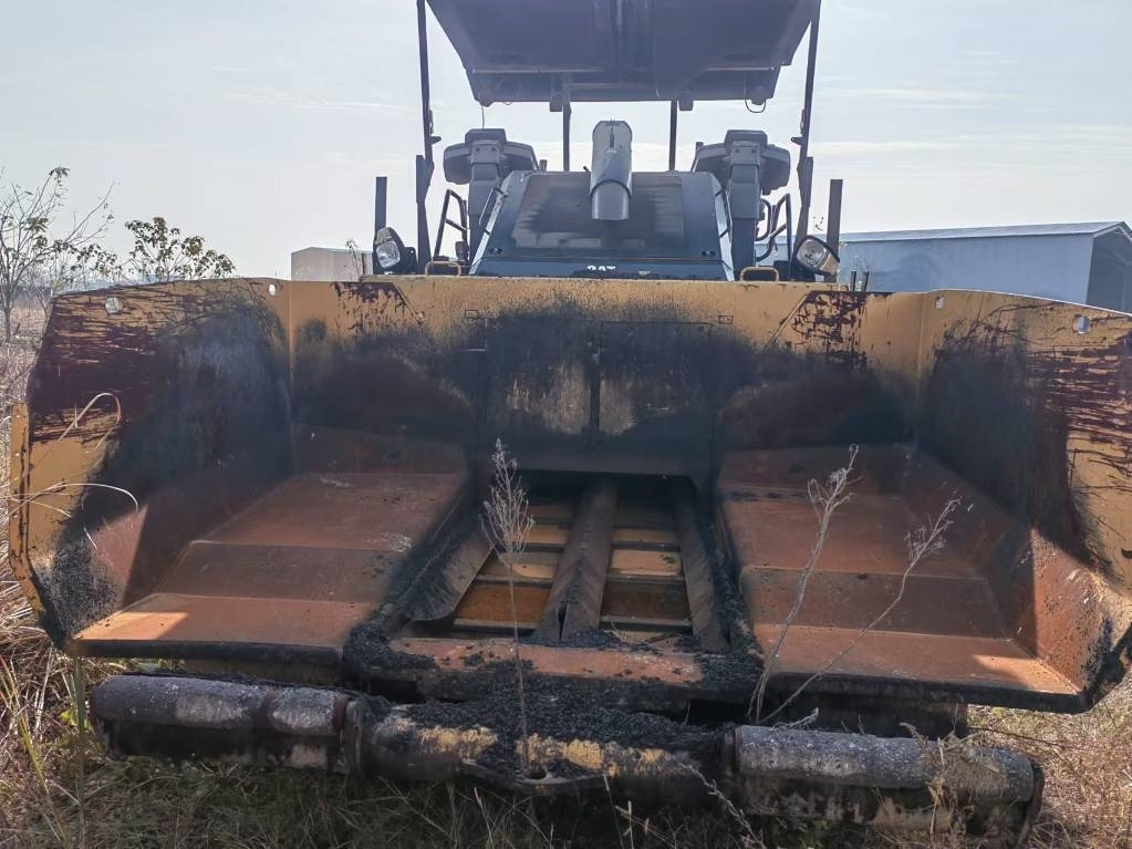 CAT AP655F - Asphalt paver: picture 2 CAT AP655F - Asphalt paver: picture 2