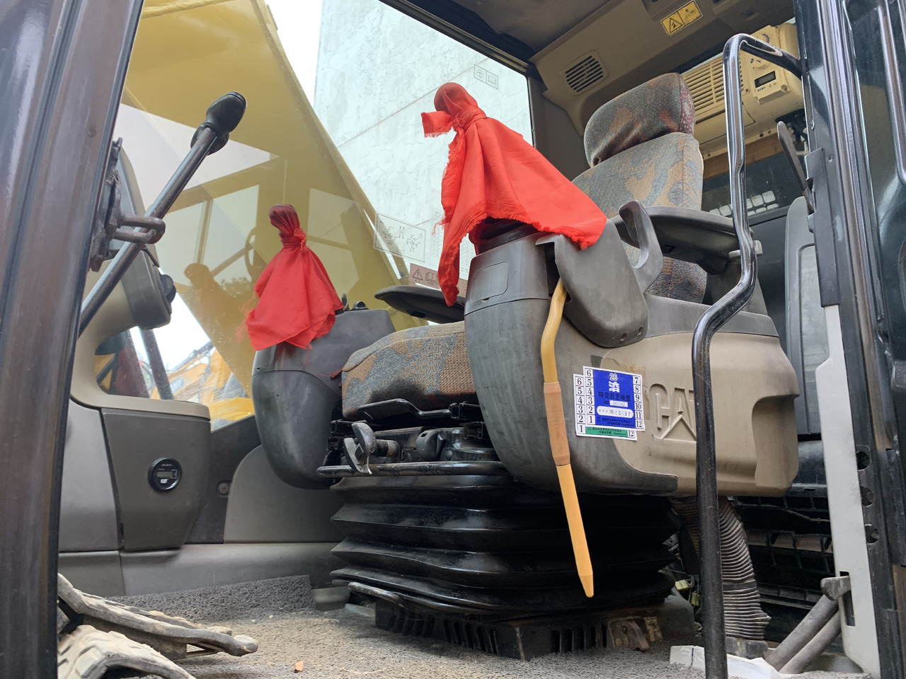 CATERPILLAR 323D2L - Excavator: picture 4 CATERPILLAR 323D2L - Excavator: picture 4