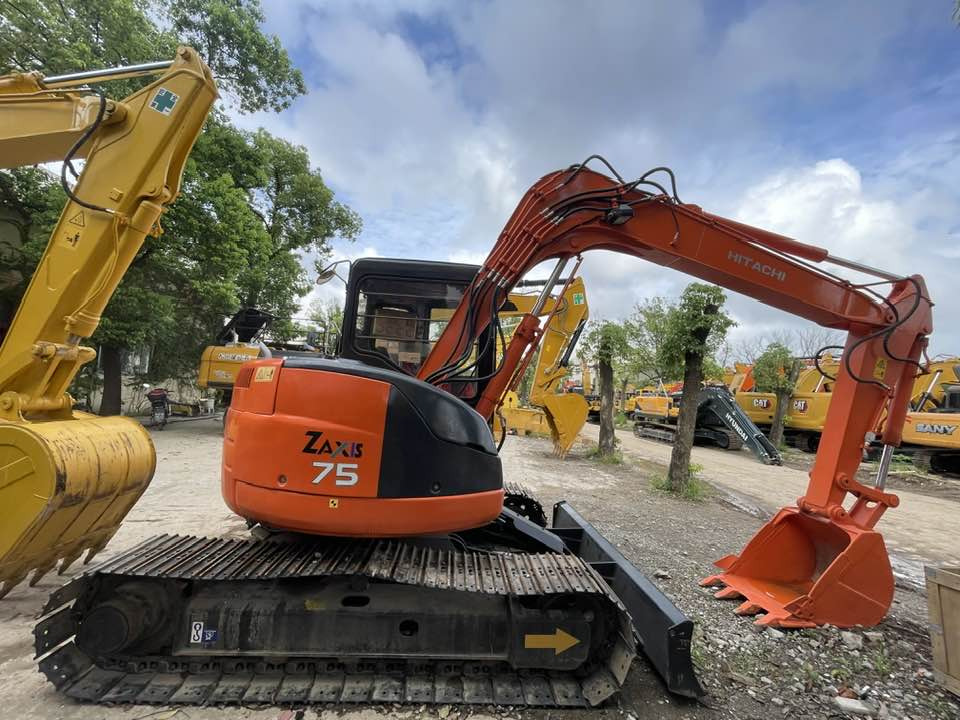 Hitachi ZAXIS 75 - Mini excavator: picture 1 Hitachi ZAXIS 75 - Mini excavator: picture 1