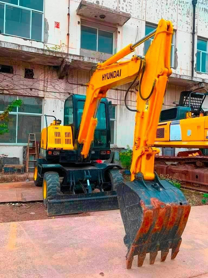 Hyundai Robex 60 W-7 - Wheel excavator: picture 2 Hyundai Robex 60 W-7 - Wheel excavator: picture 2