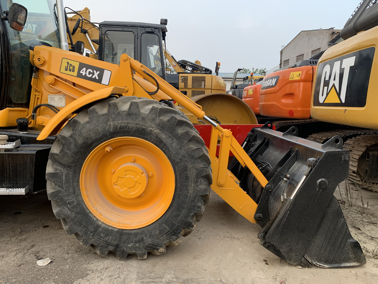 Wheel loader JCB 4CX: picture 10