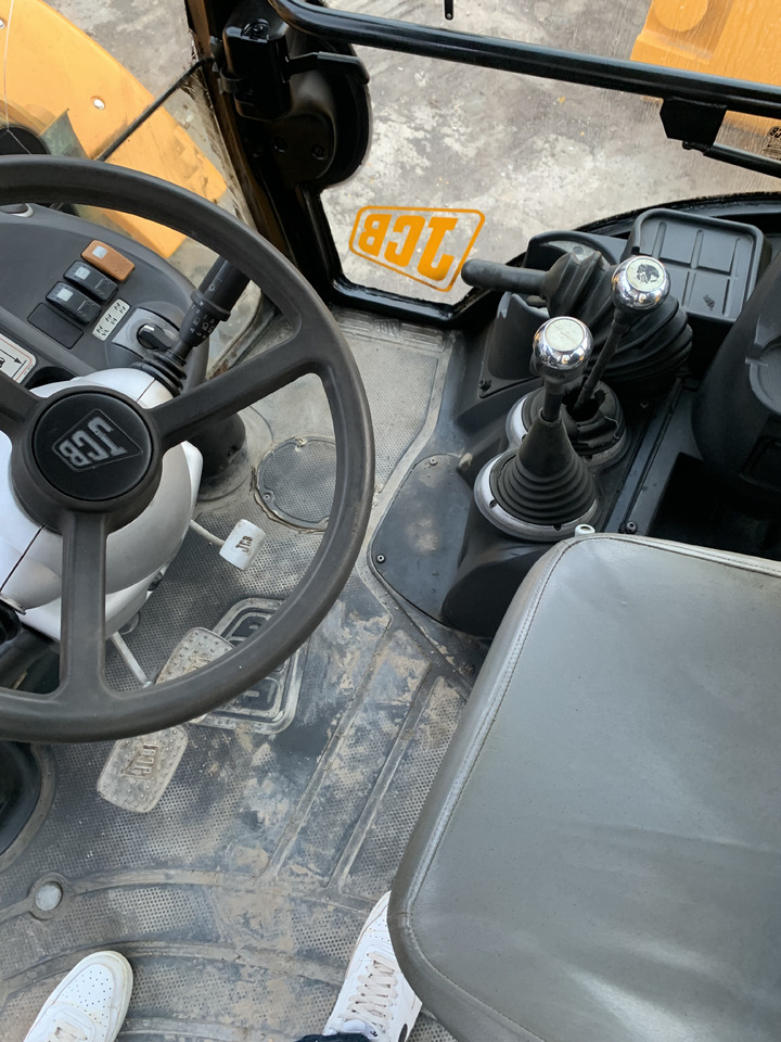 Wheel loader JCB 4CX: picture 6