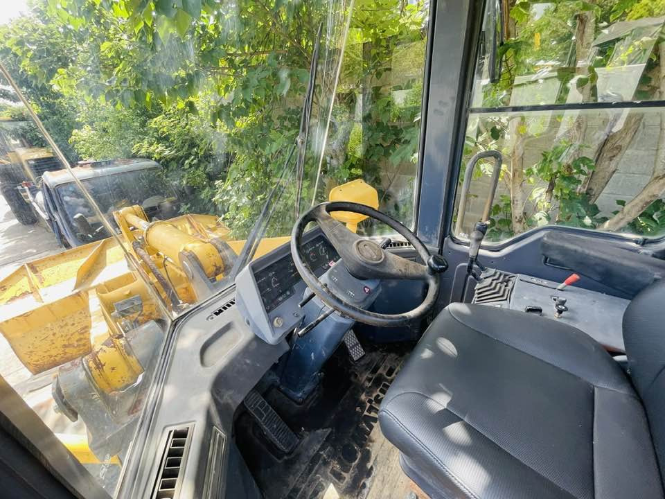 Wheel loader Komatsu WA380-8: picture 7