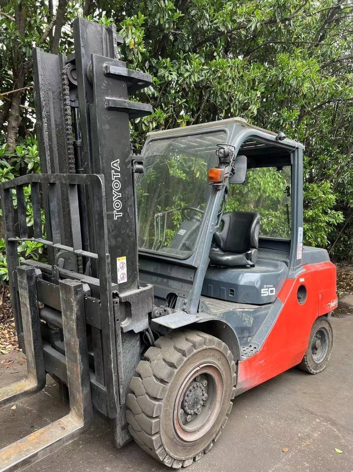 Toyota 8FD50N - Material handling equipment: picture 1 Toyota 8FD50N - Material handling equipment: picture 1