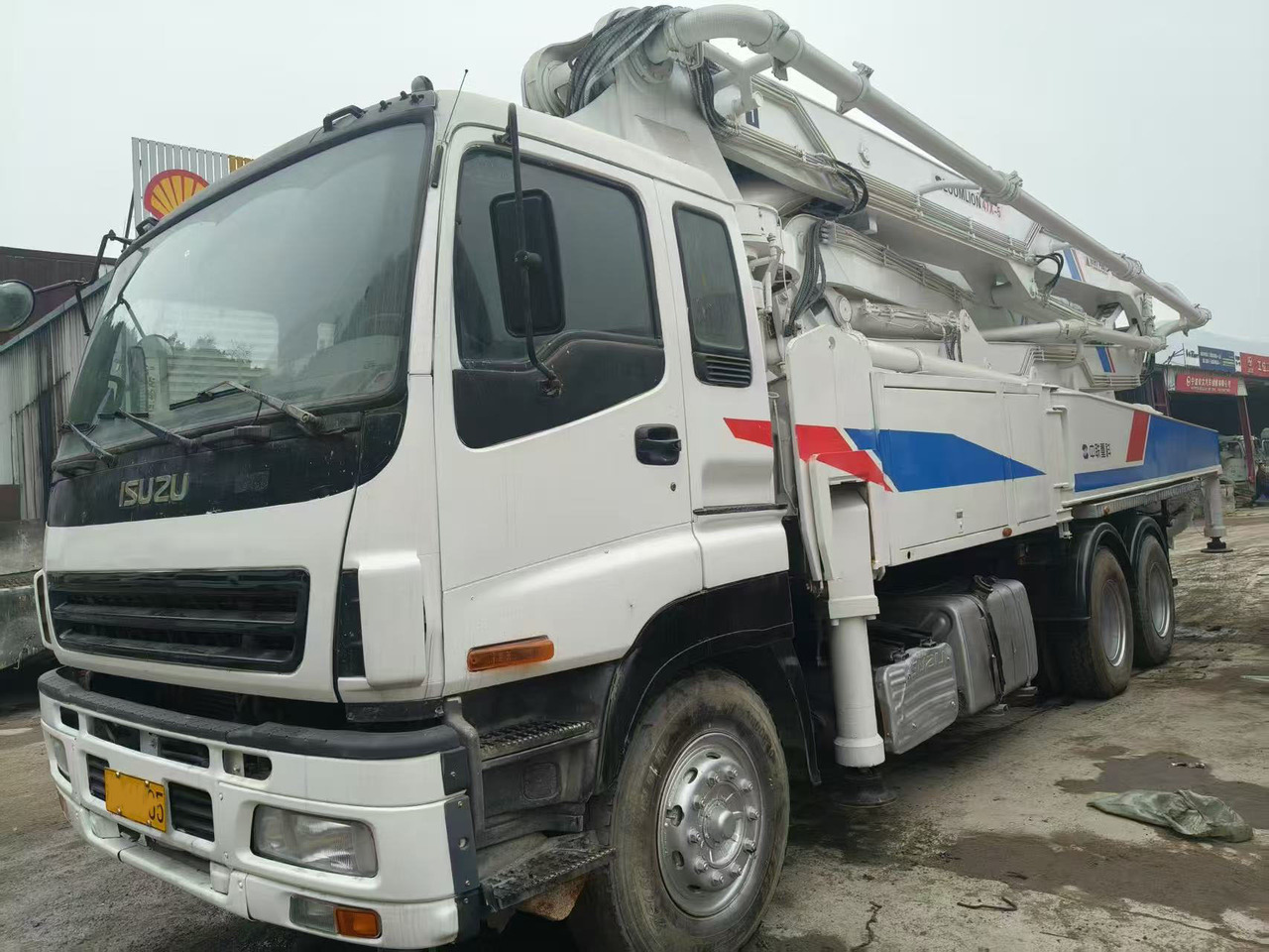 ZOOMLION ZLJ5335THB - Concrete pump truck: picture 1 ZOOMLION ZLJ5335THB - Concrete pump truck: picture 1