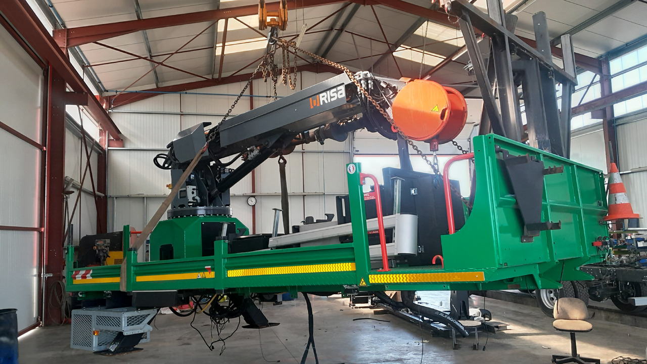 - Crane truck: picture 1 - Crane truck: picture 1
