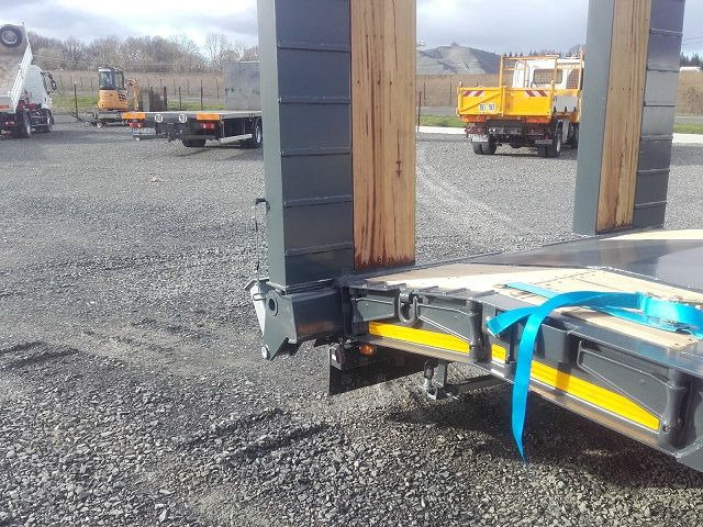 Louault 3 essieux centraux - Low loader trailer: picture 3 Louault 3 essieux centraux - Low loader trailer: picture 3