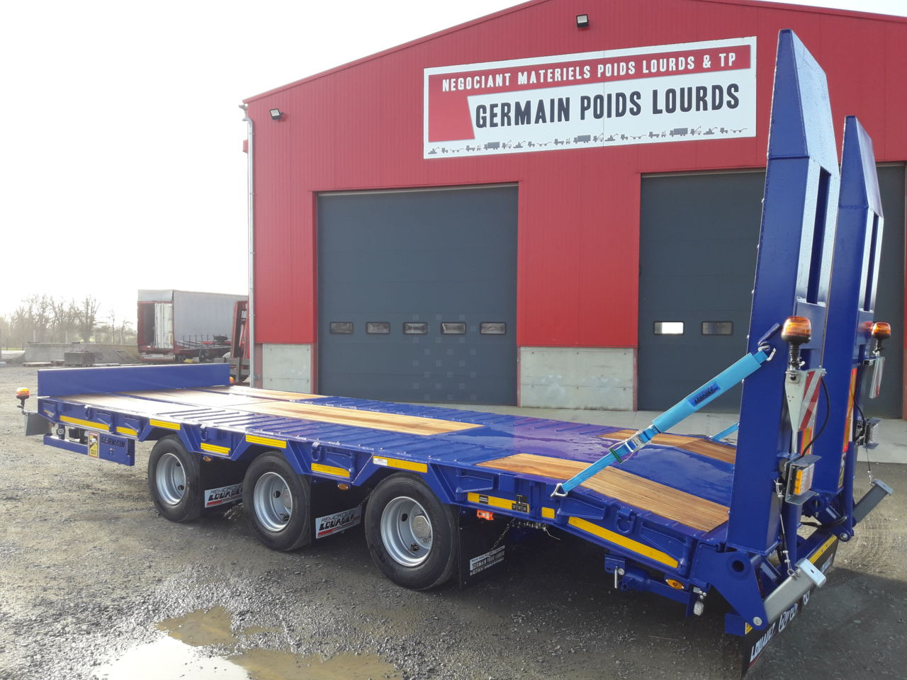 Louault 3 essieux plant carrier / low loader Trailer - Low loader trailer: picture 1 Louault 3 essieux plant carrier / low loader Trailer - Low loader trailer: picture 1