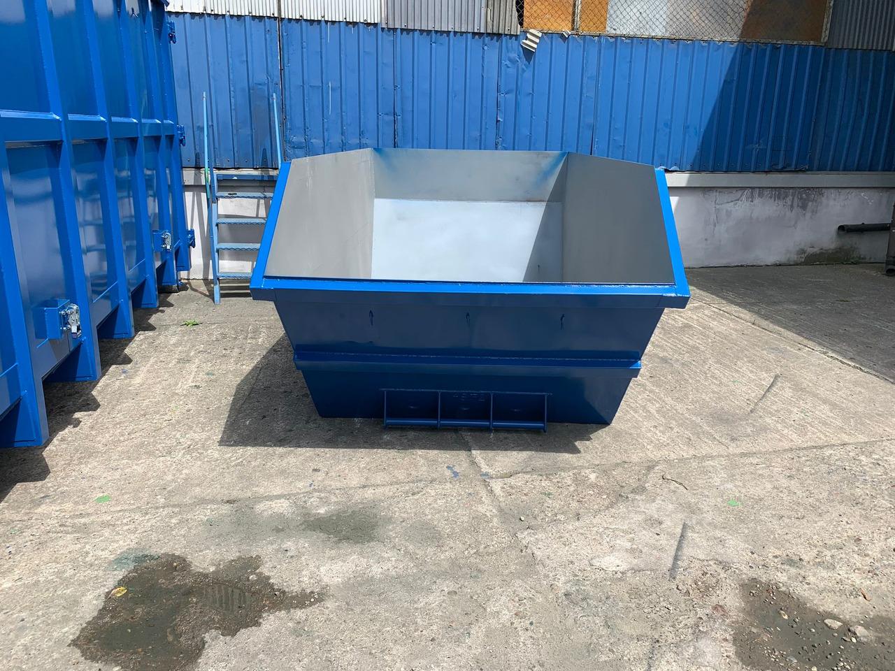 Mulda/Bauschuttcontainer/Absetzmulde/Multicar M1 - Skip bin: picture 2 Mulda/Bauschuttcontainer/Absetzmulde/Multicar M1 - Skip bin: picture 2