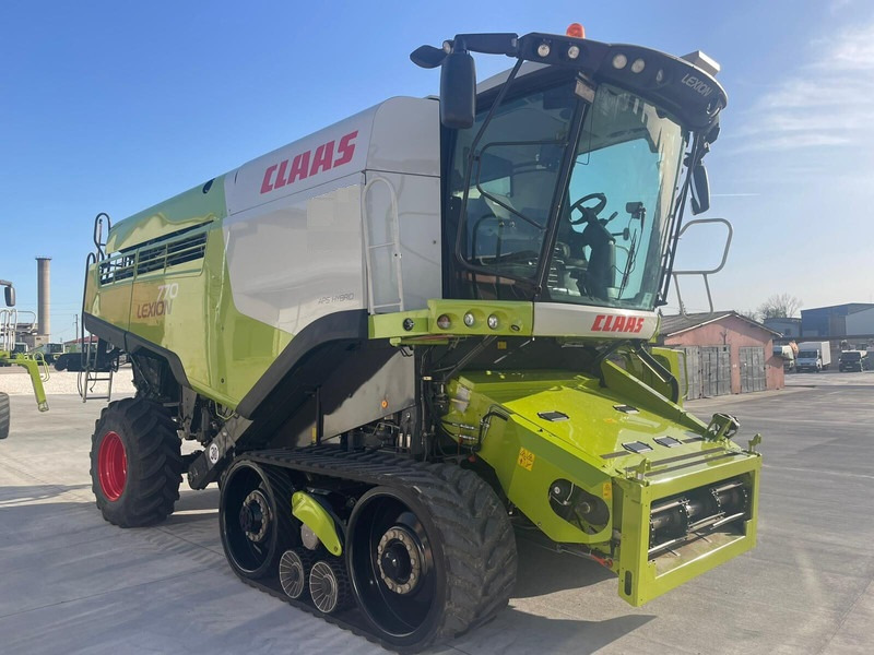 Combine harvester for transportation of food Claas Lexion 770 TT: picture 9