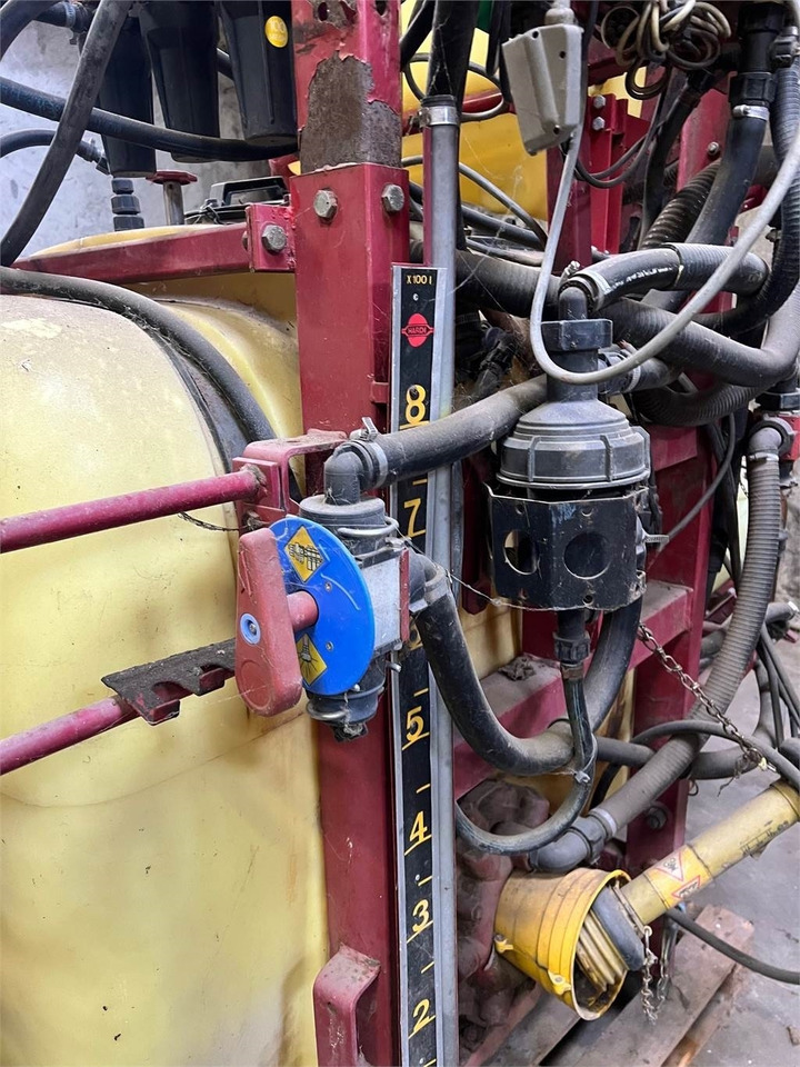 Hardi 800 L MED 12 BOM - Tractor mounted sprayer: picture 4 Hardi 800 L MED 12 BOM - Tractor mounted sprayer: picture 4