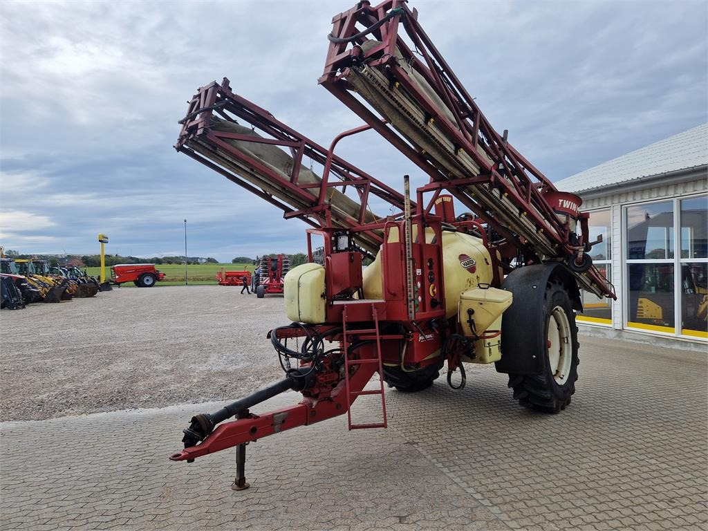Hardi COMMANDER 2800 TWIN - Trailed sprayer: picture 2 Hardi COMMANDER 2800 TWIN - Trailed sprayer: picture 2
