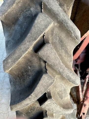 International 474 M.FRONTLÆSSER  - Farm tractor: picture 4 International 474 M.FRONTLÆSSER  - Farm tractor: picture 4