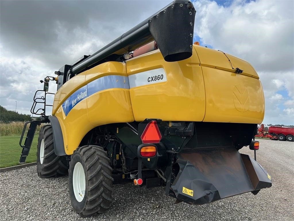 New Holland CX860 SLH - Combine harvester: picture 4 New Holland CX860 SLH - Combine harvester: picture 4