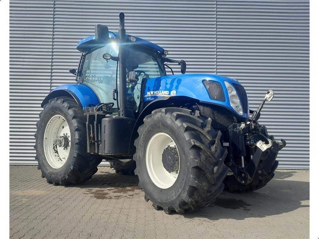 New Holland T7.220 CLASSIC - Farm tractor: picture 1 New Holland T7.220 CLASSIC - Farm tractor: picture 1