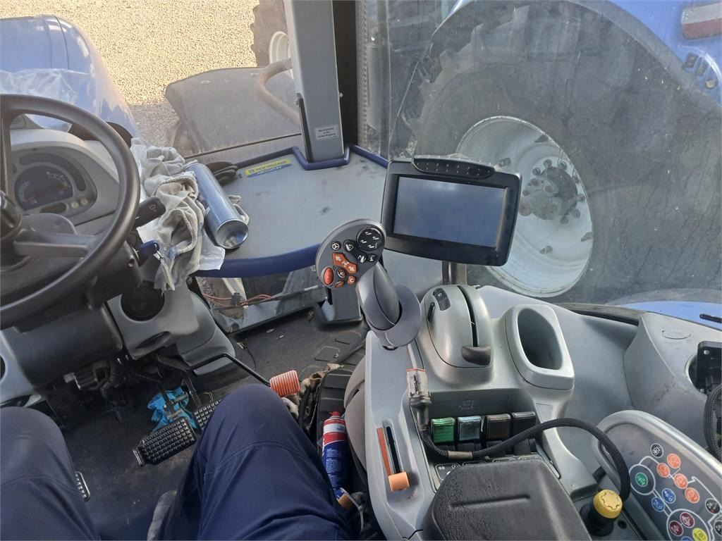 New Holland T7.260 PC SWII - Farm tractor: picture 5 New Holland T7.260 PC SWII - Farm tractor: picture 5